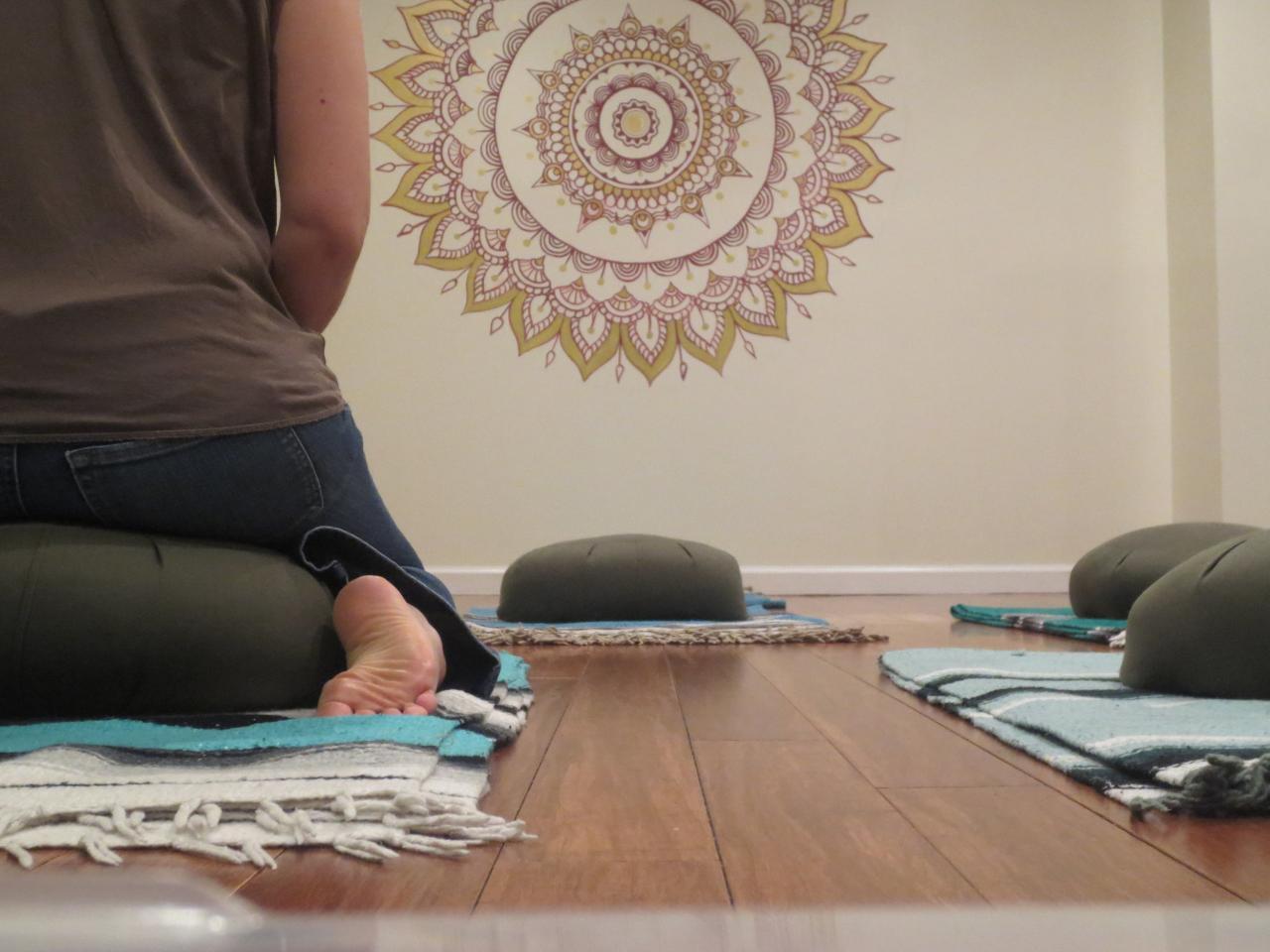 Guided vs. Self-Guided Meditation: Which Is Better for Me? — WITHIN Guided vs. Self-Guided Meditation: Which Is Better for Me? — WITHIN